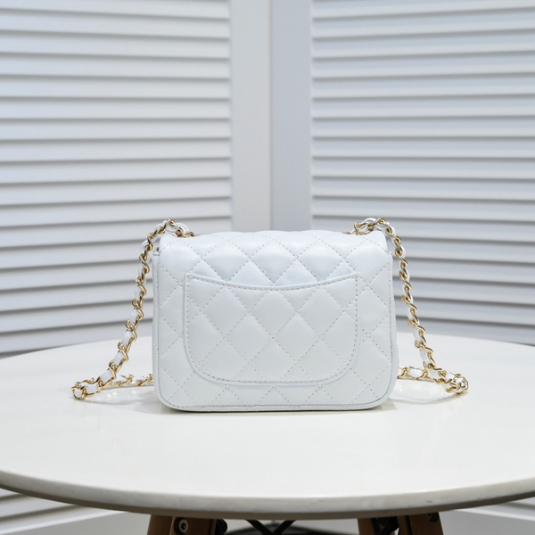 シャネルバッグ側面デザイン